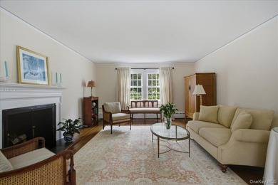Discover the perfect blend of classic elegance, timeless charm - photo 3