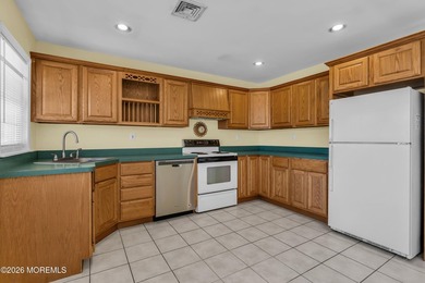 Welcome to this lakefront Regency model in the gated 55+ - photo 5