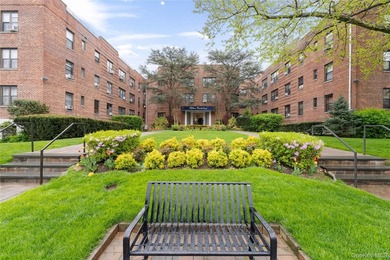 Welcome to 15 Canterbury, C11, a beautiful and well-maintained - photo 1