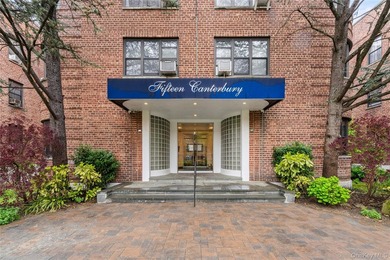 Welcome to 15 Canterbury, C11, a beautiful and well-maintained - photo 2