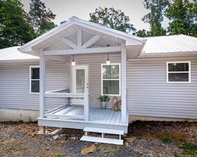 Lakefront Retreat - Modern 3 Bed, 2 Bath Home Built in 2022 - photo 3