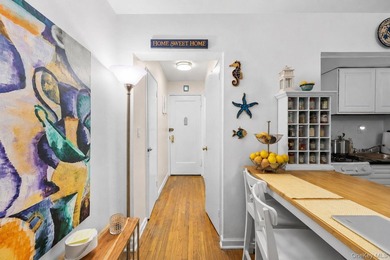 Welcome to 15 Canterbury, C11, a beautiful and well-maintained - photo 3