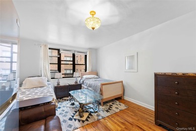Welcome to 15 Canterbury, C11, a beautiful and well-maintained - photo 5