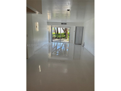 Fully remodeled. Low HOA. Everything is brand new! Brand new - photo 4