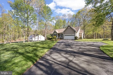 Discover the lake lifestyle at this stunning water-access home - photo 44