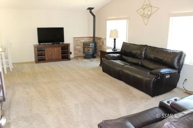 Move-in ready and full of charm! This well-maintained 2 bed, 2 - photo 4