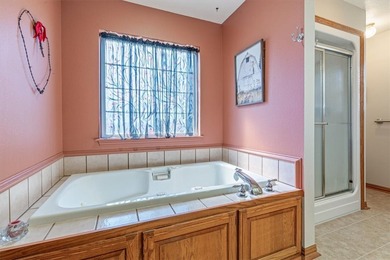 Beautifully updated lake area home in picturesque Holiday Island - photo 18