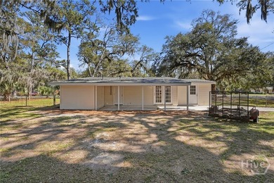 Fully renovated 3-bedroom, 2-bath ranch home on a desirable - photo 34