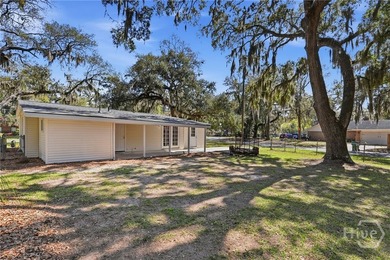 Fully renovated 3-bedroom, 2-bath ranch home on a desirable - photo 35