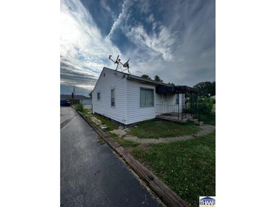 Seller is selling the building and the 2 Houses. The Restaurant