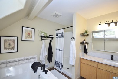 Discover the perfect blend of privacy, sunshine, and country - photo 19