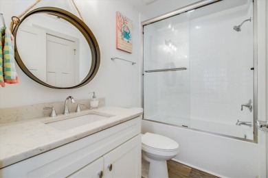 Wowza!! Fly in and enjoy your waterfront 4 story pristine, 3/3.5