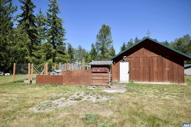 Discover the perfect blend of privacy, sunshine, and country - photo 33