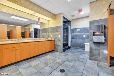 COMFORT, CONVENIENCE & QUALITY perfectly describe this 3rd floor - photo 34