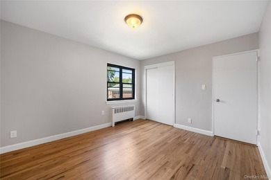 Beautiful 2 Bedroom Upper Unit in Desirable Windsor Oaks. This - photo 3