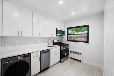 Beautiful 2 Bedroom Upper Unit in Desirable Windsor Oaks. This - photo 4