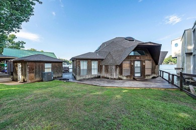 Welcome to your own waterfront retreat on beautiful Lake - photo 2