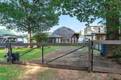 Welcome to your own waterfront retreat on beautiful Lake - photo 3