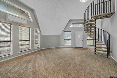 Welcome to your own waterfront retreat on beautiful Lake - photo 4