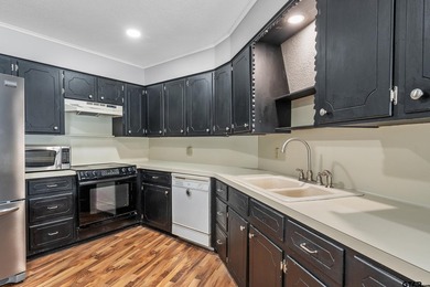 Welcome to your own waterfront retreat on beautiful Lake - photo 9
