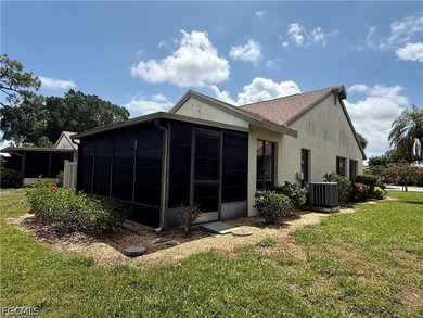 Welcome to this 2 bedroom, 2 bath attached villa perfectly - photo 13