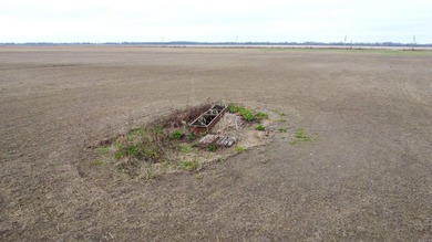 This farm, totaling 606.5 acres, is comprised of four tracts - photo 25
