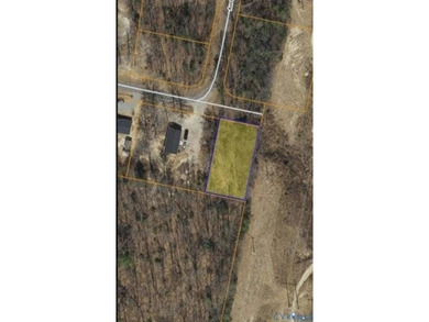Welcome to Caroline Pines! This lake community has so much to - photo 2