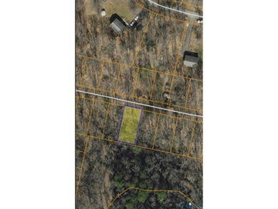 Welcome to Caroline Pines! This lake community has so much to - photo 2