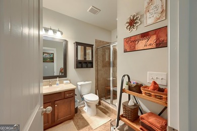 Beauty, Location & Easy Living! This spacious ranch offers the - photo 10