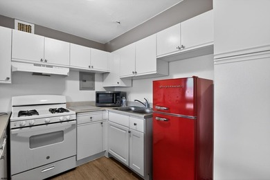 Welcome to Landmark Towers Condo where location, space, and - photo 6