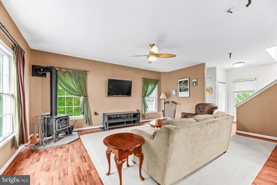 Amazing colonial in quiet cul-da-sac.  Home has a new roof in - photo 11