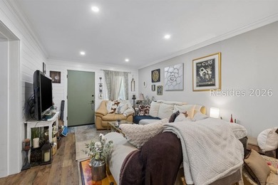 Welcome to this gorgeous renovated 2BD/1.5BA second-floor flat - photo 4
