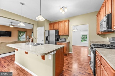 Amazing colonial in quiet cul-da-sac.  Home has a new roof in - photo 15