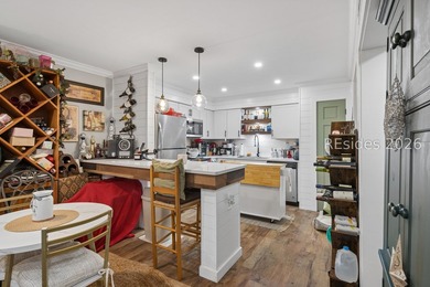 Welcome to this gorgeous renovated 2BD/1.5BA second-floor flat - photo 7