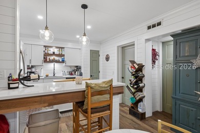 Welcome to this gorgeous renovated 2BD/1.5BA second-floor flat - photo 8
