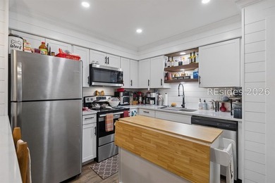 Welcome to this gorgeous renovated 2BD/1.5BA second-floor flat - photo 9