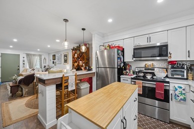 Welcome to this gorgeous renovated 2BD/1.5BA second-floor flat - photo 10