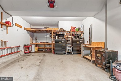 Amazing colonial in quiet cul-da-sac.  Home has a new roof in - photo 21