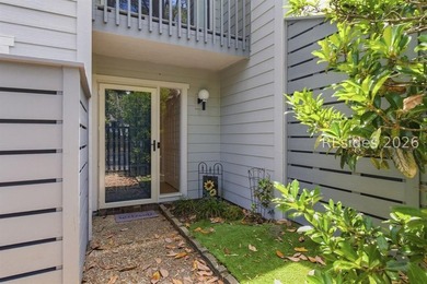 Beautifully furnished and updated 2 bedroom, 2.5 bath villa in - photo 2