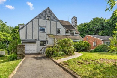 Bring your vision and creativity to this spacious Tudor-style - photo 1
