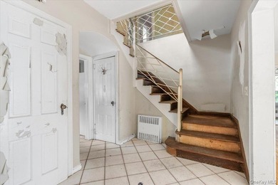 Bring your vision and creativity to this spacious Tudor-style - photo 4