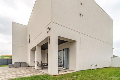 Experience luxury living in this stunning 4-bedroom, 3.5-bath - photo 4