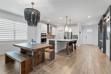 Welcome home to this beautifully upgraded 4-bedroom, 2-bathroom - photo 15