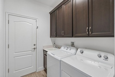 Welcome home to this beautifully upgraded 4-bedroom, 2-bathroom - photo 27