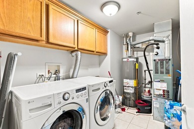 Welcome to this beautifully maintained, move-in-ready 2-bedroom - photo 9
