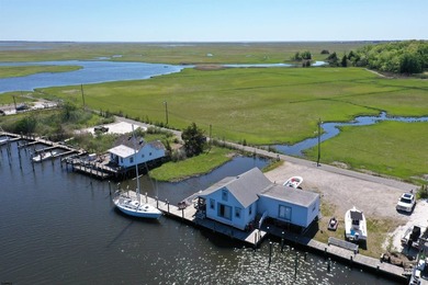 ***NACOTE CREEK WATERFRONT LISTING ALERT***1 BED 1 BATH***158' - photo 1
