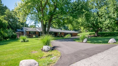 Welcome home to this prestigious, well-maintained property that - photo 2
