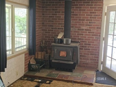 Perched on the high point of the parcel, this manufactured home - photo 4