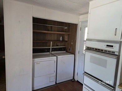 Perched on the high point of the parcel, this manufactured home - photo 8