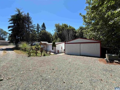 Well-kept and updated 2 bedroom, 1.75 bath manufactured home on - photo 26